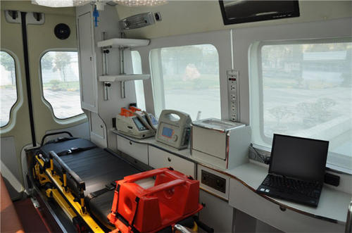 泗洪县救护车内部